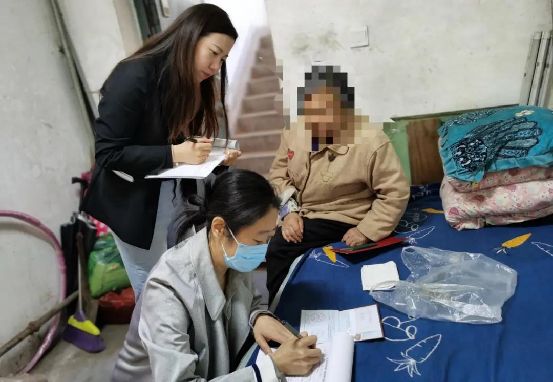 走进困难家庭 解民忧暖民心.jpg